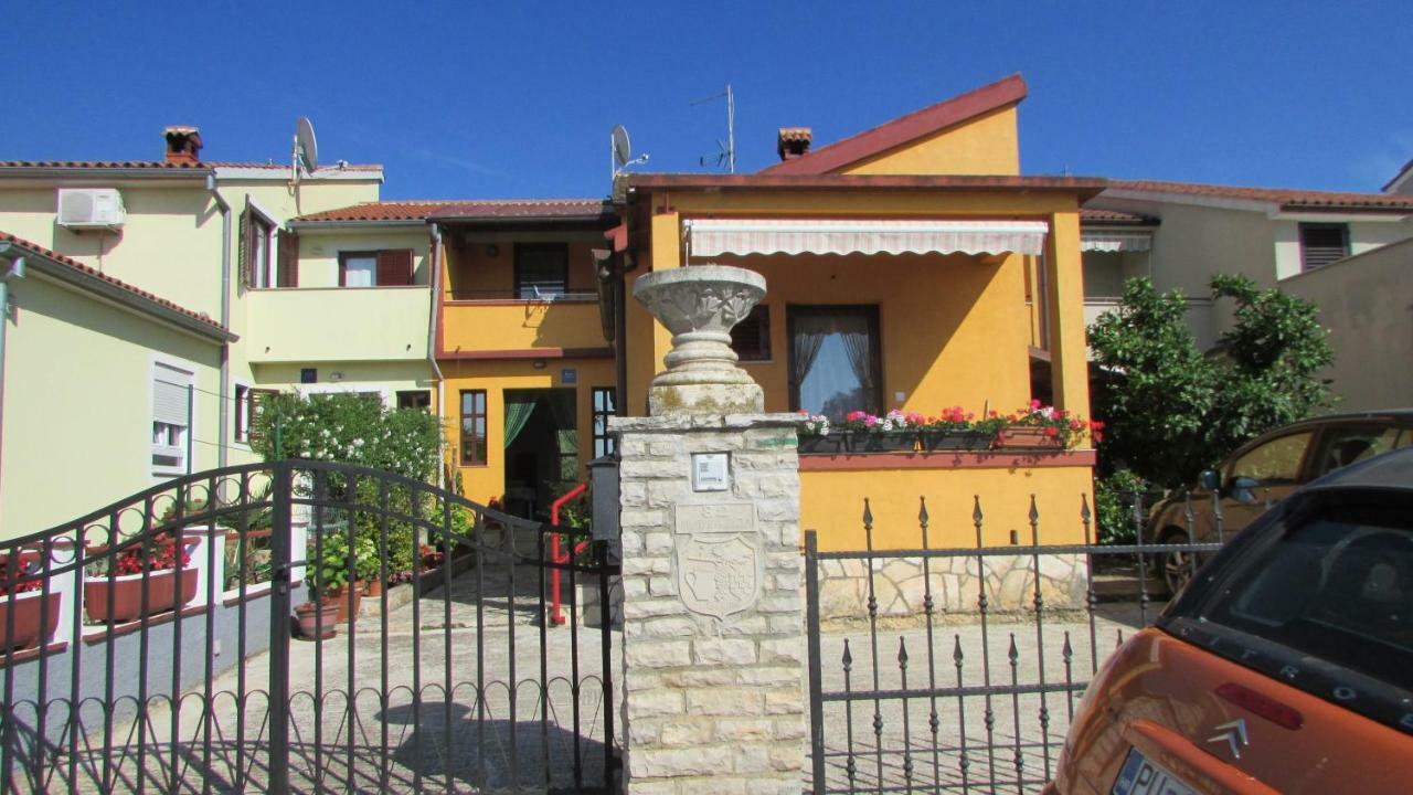 Apartmani Petunia Fažana Exterior foto